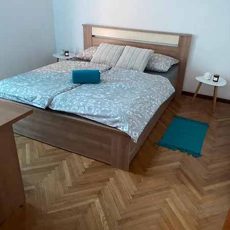 Niko - Self Check - In * Split