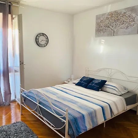 Niko - Self Check - In *